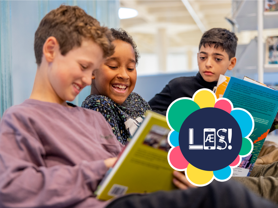 Drenge læser sammen